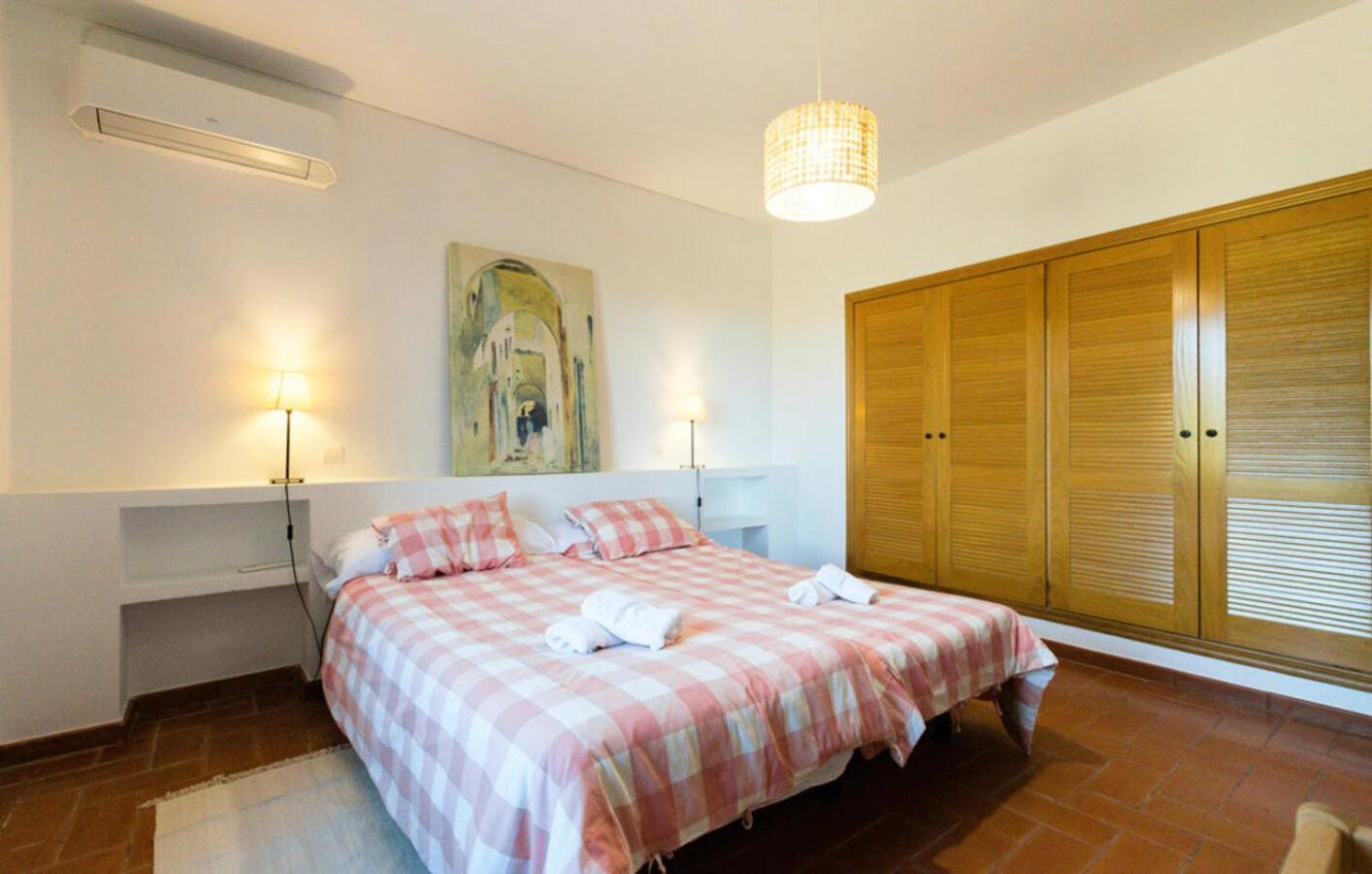 Cortijo Mazuecos By Sharingco Villa Lora del Rio Luaran gambar